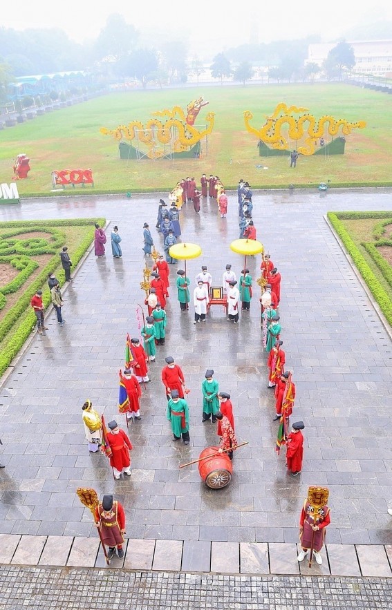 Độc đáo lễ 'Tiến lịch đón Xuân sang' tại Hoàng thành Thăng Long