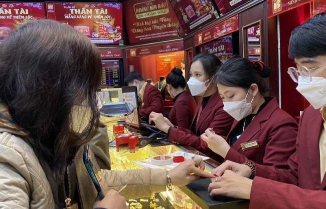 Giá vàng ngày 11/2: Vàng trong nước giảm mạnh sau ngày Thần Tài