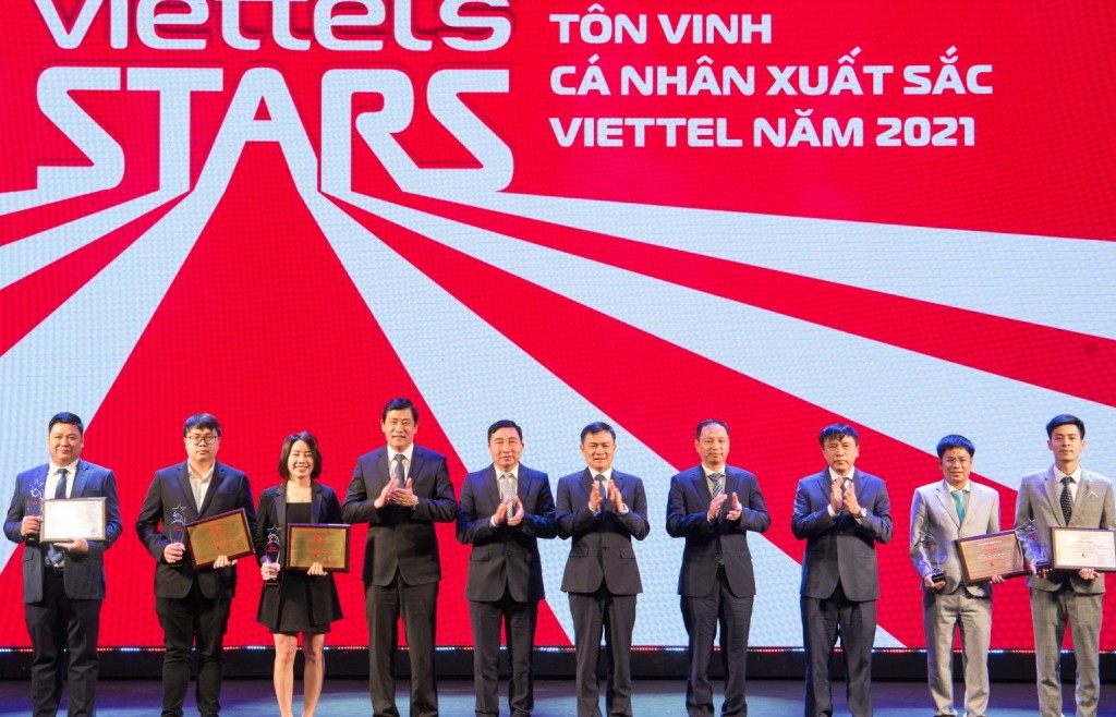 Viettel tôn vinh tập thể, cá nhân xuất sắc toàn cầu 2021