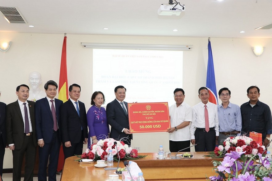 Bí thư Thành ủy Hà Nội Đinh Tiến Dũng kết thúc thành công chuyến thăm và làm việc tại Vương quốc Campuchia Bí thư Thành ủy Hà Nội Đinh Tiến Dũng kết thúc thành công chuyến thăm và làm việc tại Vương quốc Campuchia