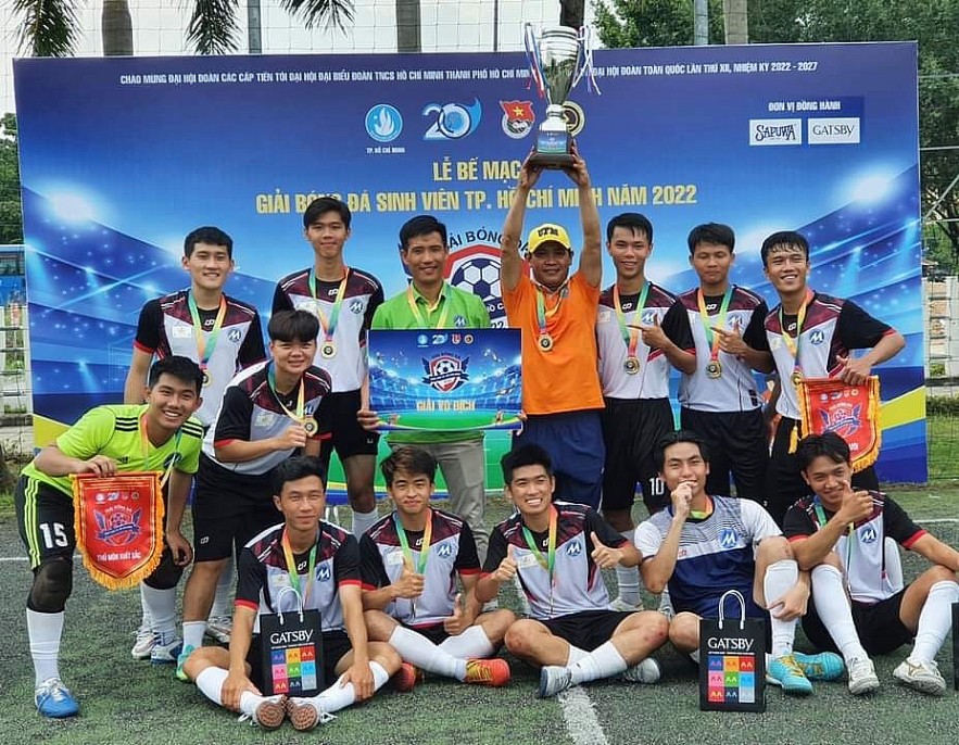 Đội bóng sinh viên nam Trường Đại học Tài chính - Marketing bảo vệ thành công Cup vô địch mùa giải 2022