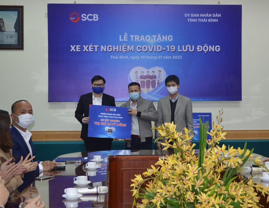 SCB trao tặng xe xét nghiệm lưu động tại Thanh Hóa và Thái Bình