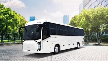 KIM LONG MOTOR xuất khẩu lô xe bus "Made in Việt Nam" thuần điện và diesel đầu tiên sang Thái Lan