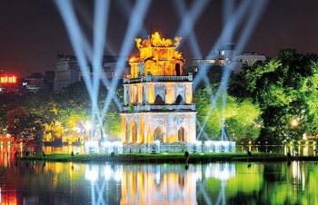 Càng trong gian khó càng tỏa sáng