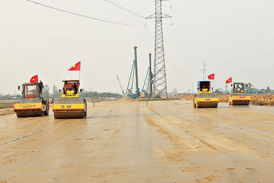 Trên công trường cao tốc Bắc - Nam đoạn qua Nghệ An.