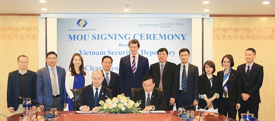 Lễ ký kết Biên bản ghi nhớ giữa Trung tâm Lưu ký Chứng khoán Việt Nam (VSD) với Clearstream Banking S.A., Luxembourg.