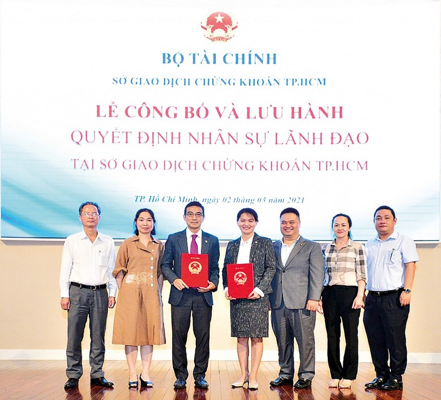 Ban lãnh đạo HOSE tại lễ công bố và lưu hành quyết định nhân sự lãnh đạo tại Sở Giao dịch chứng khoán TP. Hồ Chí Minh.