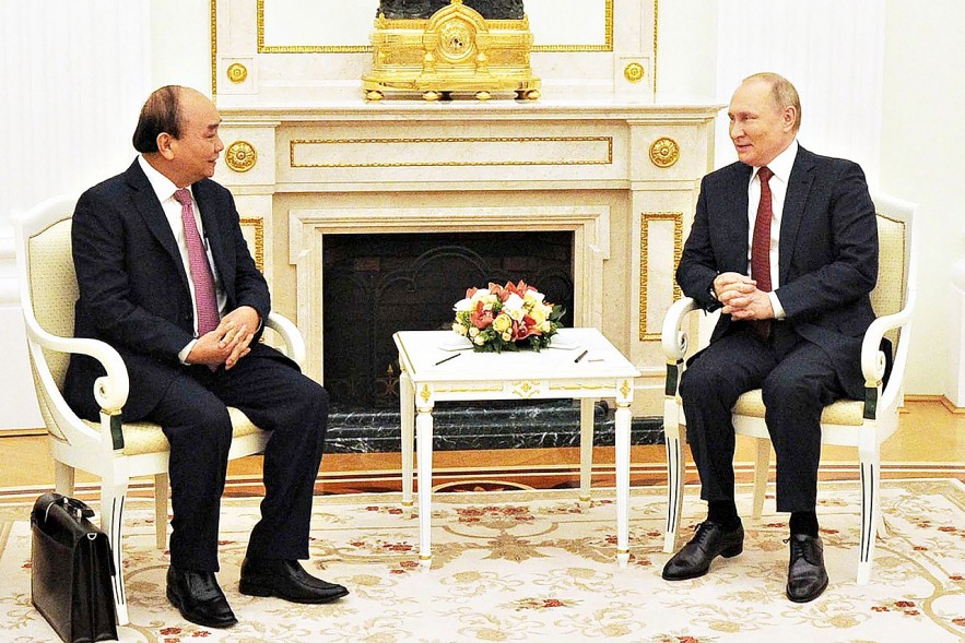 Chủ tịch nước Nguyễn Xuân Phúc và Tổng thống Liên bang Nga V. Putin tại điện Kremlin ngày 30/11/2021.