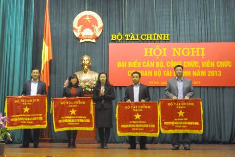 Bộ Tài chính phát động thi đua năm 2014