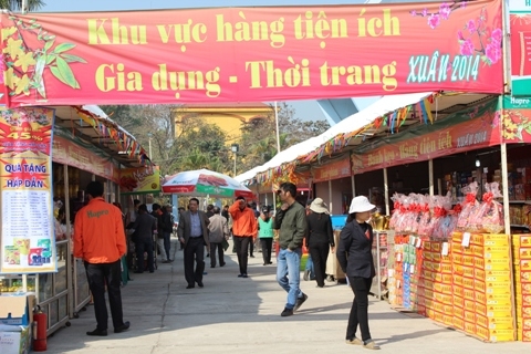 Hà Nội: Hàng Tết rộn ràng về với người dân ngoại thành