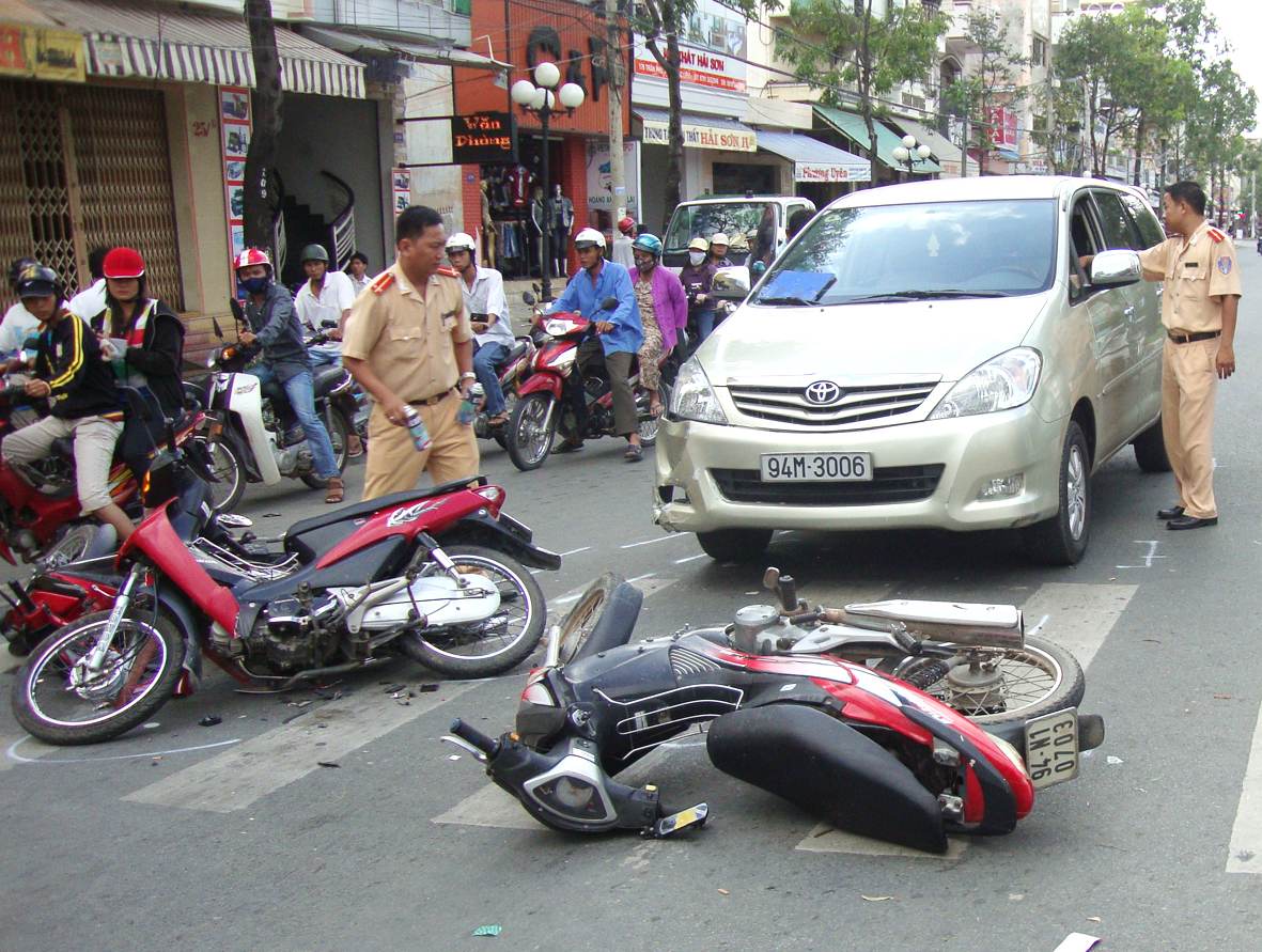 2 ngày đầu năm: Gần 100 vụ tai nạn giao thông, phạt vi phạm 13,5 tỷ đồng