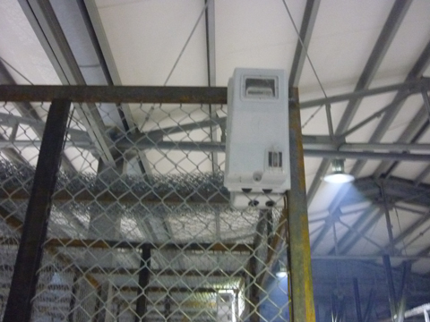 Và đồng hồ điện của các ki ốt đã được mắc lên
