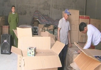 Bắt vụ vận chuyển hàng lậu, trị giá 70 triệu đồng tại Móng Cái