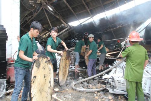 Bình Dương: Cháy lớn tại công ty sản xuất gỗ