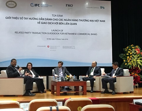 Giao dịch với bên liên quan: Lỗ hổng trong quản lý rủi ro ngân hàng