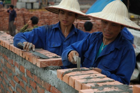 Thợ xây dựng phải nộp thuế TNCN nếu thu nhập trên 100 triệu đồng/năm