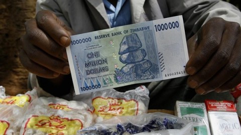 Quốc gia siêu lạm phát Zimbabwe đang đau đầu với.. giảm phát