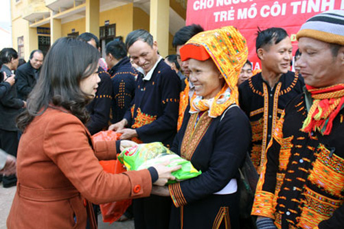 Bảo đảm mỗi gia đình, mỗi người dân đều có Tết đầm ấm