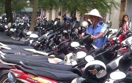 Hà Nội: Kiên quyết xử lý, giải tỏa các điểm trông giữ xe trái phép