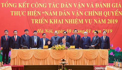 ký cam kết năm dân vận chính quyền