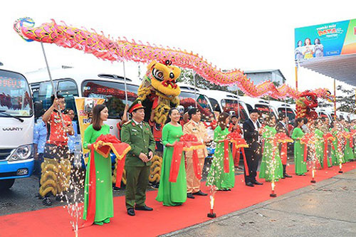 Nhiều hoạt động sản xuất, kinh doanh ngay ngày đầu năm