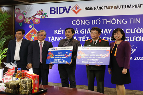 quà tết cho người nghèo