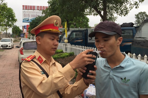 Đẩy mạnh tuần tra, xử lý người tham gia giao thông vi phạm nồng độ cồn