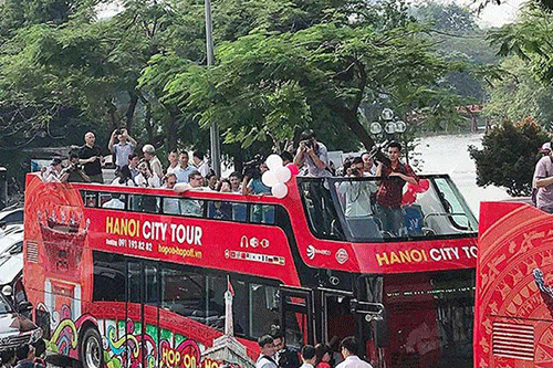 TP. Hồ Chí Minh lần đầu tiên sử dụng xe buýt mui trần phục vụ du khách