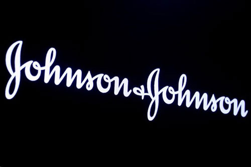 Johnson &amp; Johnson bị phạt 8 tỷ USD vì không cảnh báo tác dụng phụ