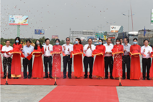 cắt băng khánh thành