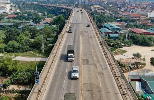 Hà Nội: Sẽ phối hợp kiểm soát xe quá tải qua cầu Thăng Long