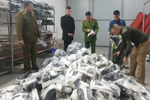 Hải Dương: Thu giữ trên 1.800 sản phẩm có dấu hiệu giả thương hiệu nổi tiếng
