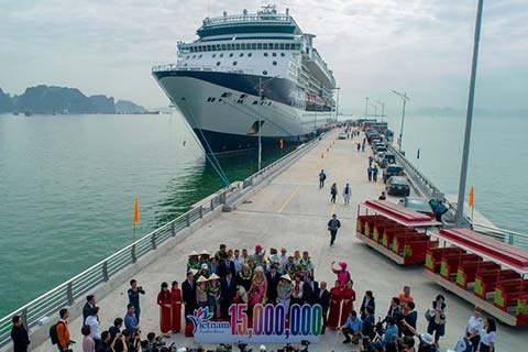 Lan tỏa niềm tin yêu, tự hào qua Triển lãm ‘Đảng ta thật là vĩ đại’