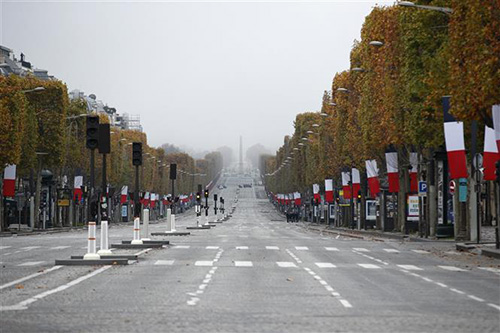 Cảnh vắng vẻ tại một tuyến phố ở Paris