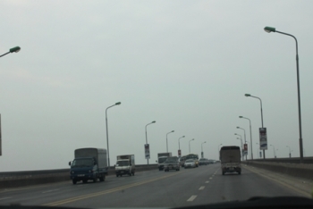 Tăng cường kiểm tra, xử lý nghiêm xe khách, xe tải vi phạm an toàn giao thông