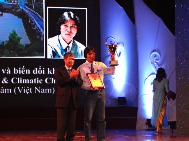 trao giai thuong anh phim phong su ve bien doi khi hau cac nuoc asean 2013