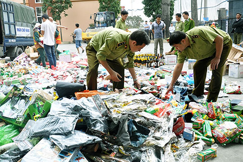 Cung cấp đường dây nóng tiếp nhận phản ánh về buôn lậu, hàng giả