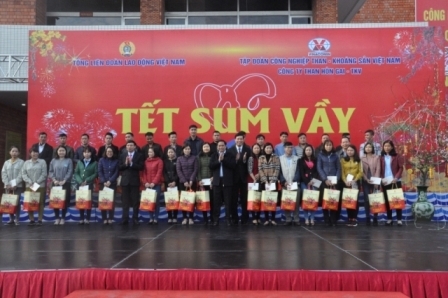 Quảng Ninh: Tổ chức Tết sum vầy và tiễn công nhân về quê ăn tết