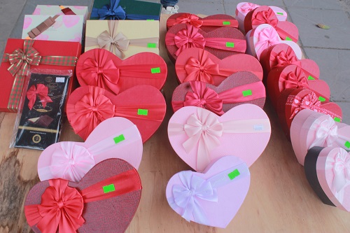 Sôi động thị trường quà tặng Valentine