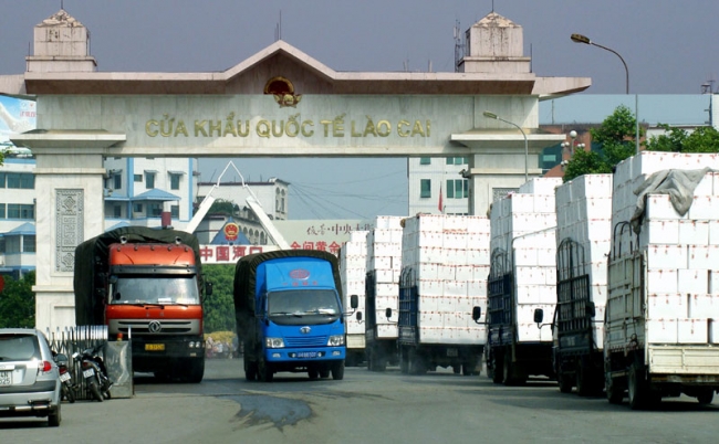 Nỗ lực giải tỏa ùn tắc hàng hóa nhưng không coi nhẹ phòng chống dịch