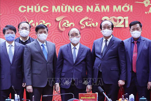 Thủ tướng Nguyễn Xuân Phúc với các đại biểu dự buổi làm việc.