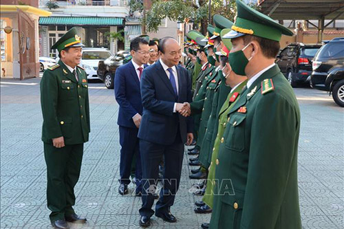 Thủ tướng Nguyễn Xuân Phúc đến thăm, chúc Tết các lực lượng vũ trang thành phố Đà Nẵng.