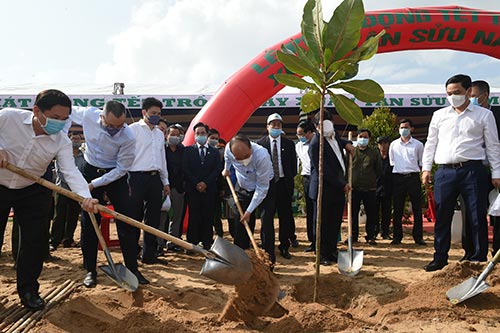 Thủ tướng tặng cây xanh cho tỉnh Phú Yên.