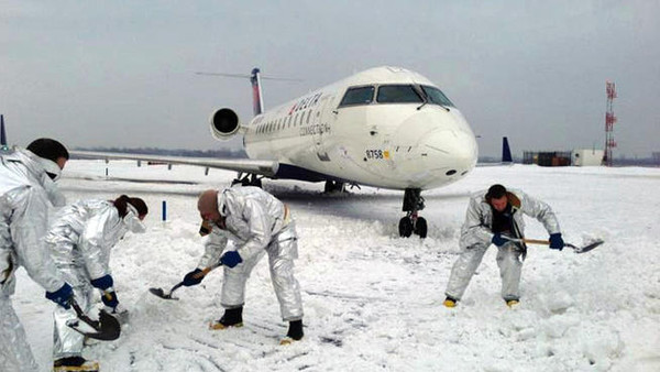 Bão tuyết khiến các hãng hàng không Mỹ thiệt hại 5,3 tỷ USD