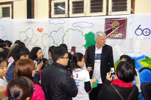 Đại sứ Giờ Trái đất giao lưu với sinh viên Đại học Hà Nội