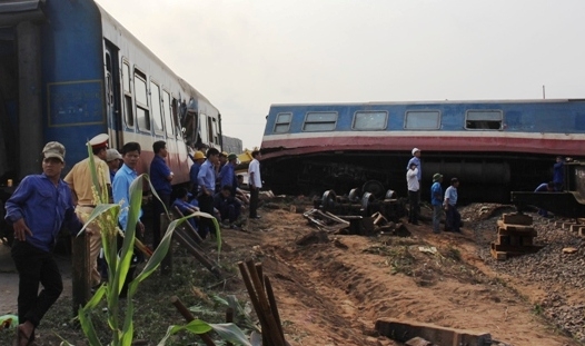 Vụ tai nạn đường sắt của tàu SE5 tại Quảng Trị: Vẫn chưa thông được đường