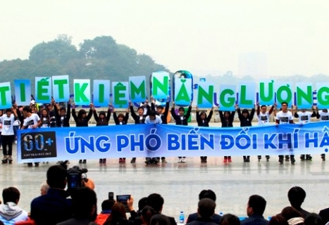 hang nghin sinh vien huong ung chien dich gio trai dat