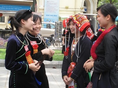 tren 7 ty do ng ho tro ho c ta p cho sinh vien nghe o nguo i dan to c thie u so
