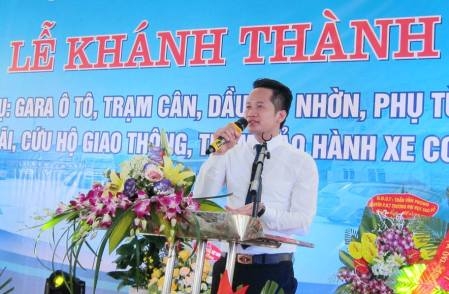 tu nhat rac tro thanh ong chu