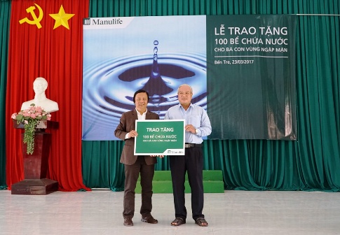 trao tặng manulife